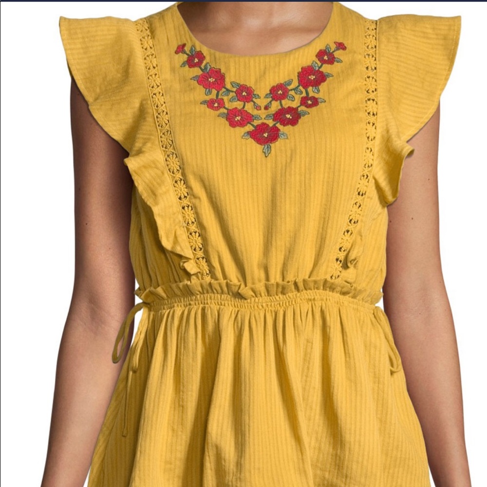 ❌SOLD❌Embroidered flutter sleeve mustard top